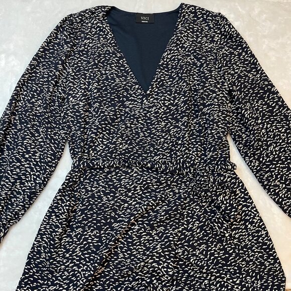 Vici Wrap Mini Dress Women's Size Medium Navy Geometric Print Long Sleeve - Picture 12 of 12